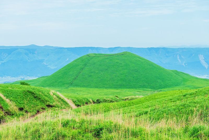 Kumamoto Takachiho Gorge & Mt Aso Day Tour - A guide who helps make the day make sense