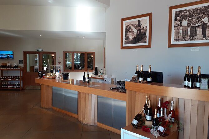 Kumeu Winery Boutique Tour with Gourmet Lunch from Auckland - Authentic Insights from Reviewers