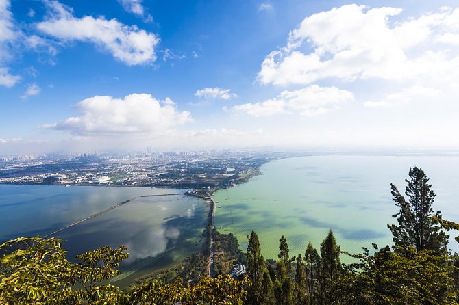 Kunming City Tour: Dragon Gate, Huating Temple and Daguan Pavilion - Dragon Gate: A Marvel of Architecture