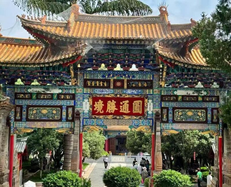 Kunming: Half-day tour of Bihu Lake and Yuantong Temple - Transportation and Group Size