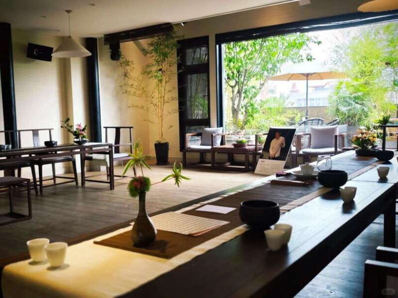 Kunming: Yunnan Provincial Museum & Chinese Teahouse - An In-Depth Look at the Tour