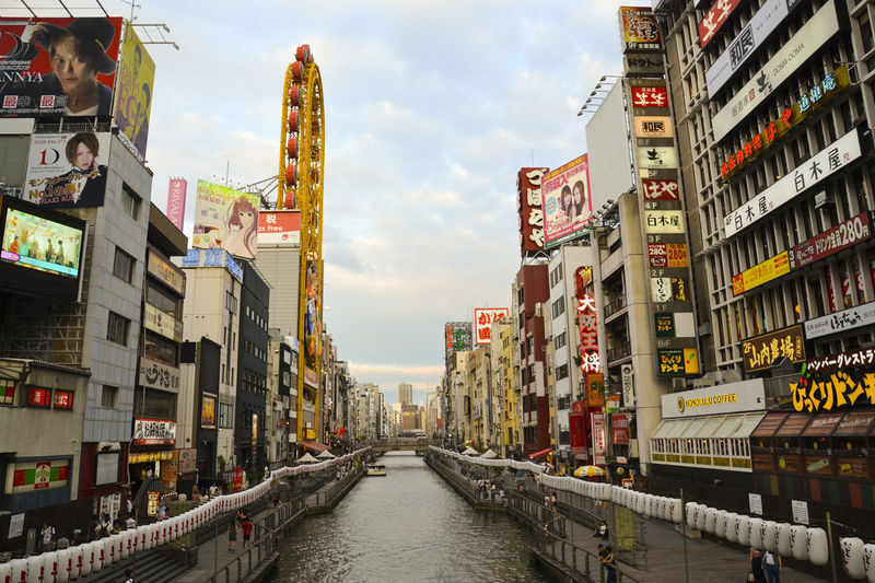 Kuromon Market & Dotonbori Food Tour with Wagyu in Osaka - Pace, walking and practical details