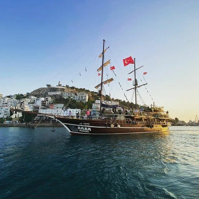 Kusadası: Full-Day Boat Trip with Lunch & Hotel Transfer - A sea day, not a sightseeing checklist