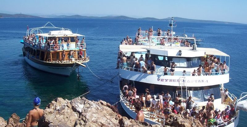 Kusadası: Full-Day Boat Trip with Lunch & Hotel Transfer - Lunch with a sea view