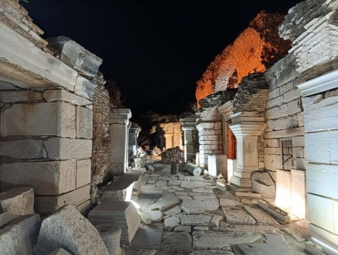 Kusadasi: Magical Private Ephesus Night Tour - Curetes Street and Monuments