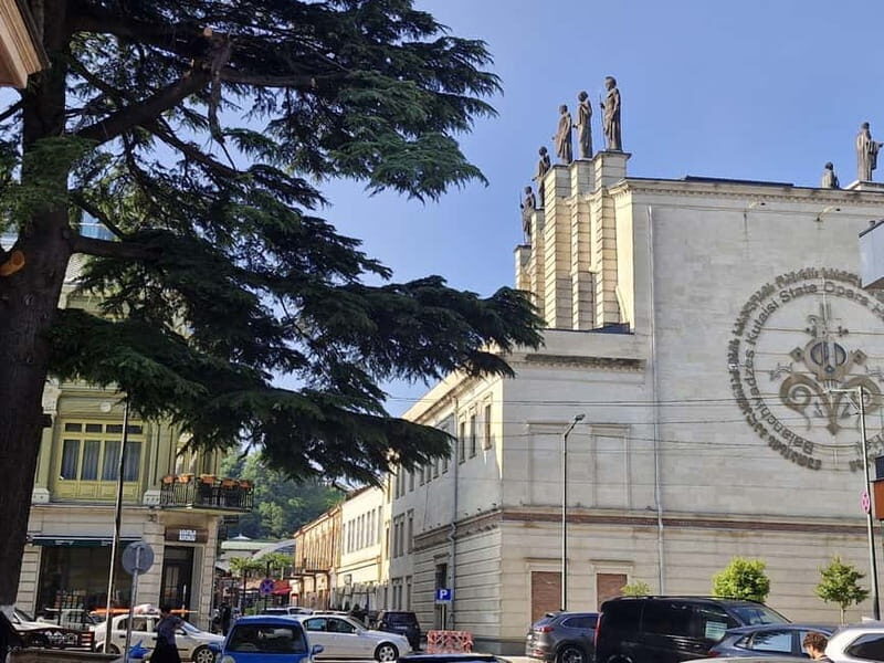 Kutaisi: Guided Walking Tour with Local Snack - Good To Know