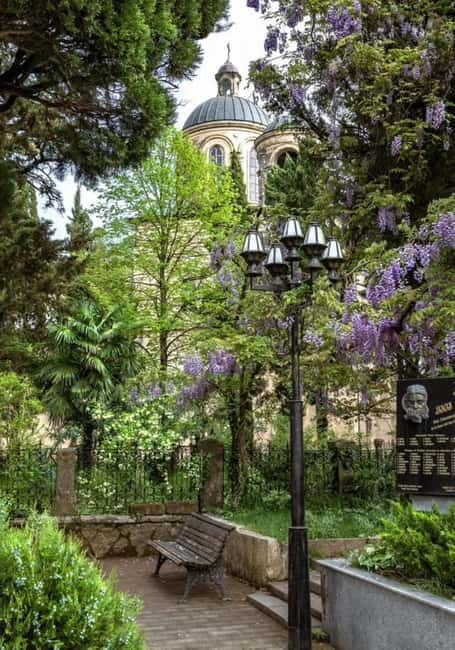 Kutaisi: Historic Walking Tour with Guide, 3 Hours - Detailed Breakdown of the Itinerary