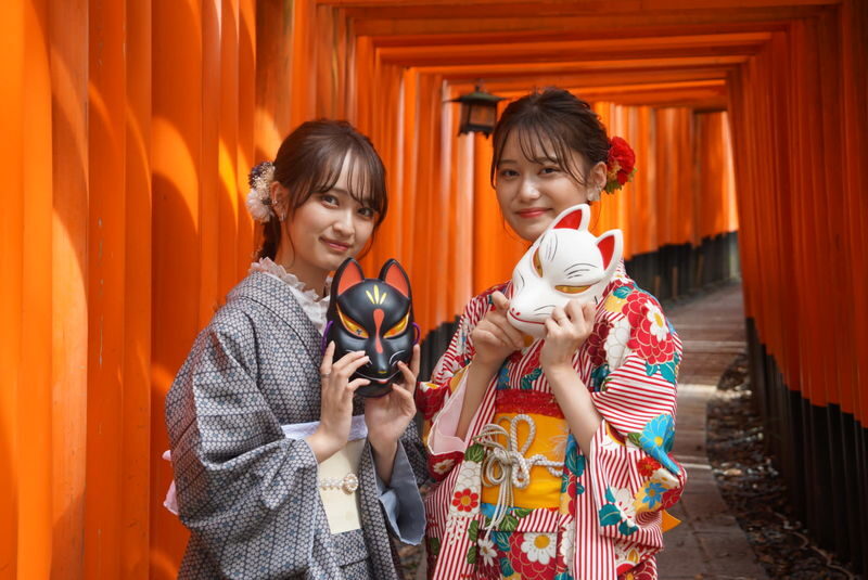 Kyoto Aiwafuku Fushimi Inari Store: Explore the Senbon Torii, Kimono Rental + Japanese-style Hair Set with Makeup and Photo Shoot available as optional extras (Aiwafuku Fushimi Inari Store) - What to know before you book