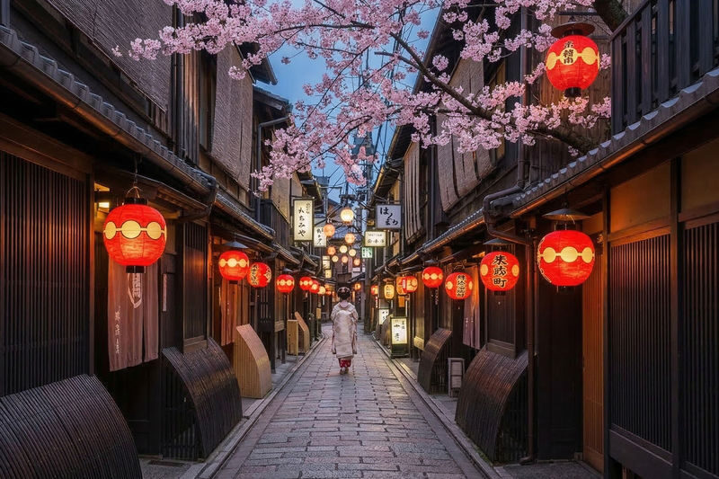 Kyoto at Night | Private Night Photo Shoot - How the walk and photographs unfold