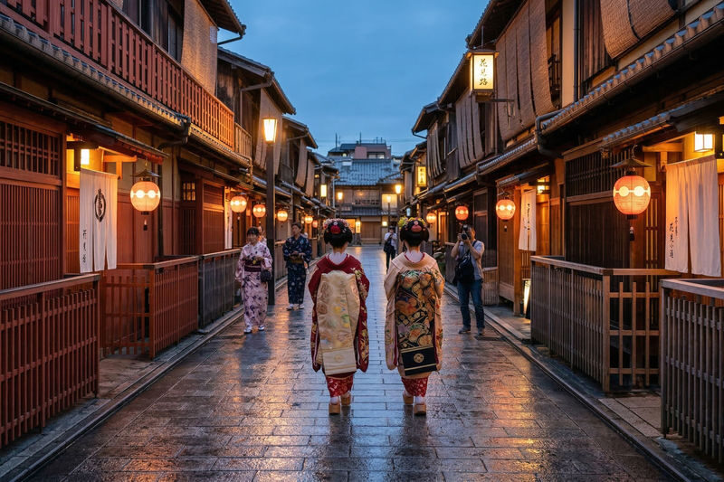 Kyoto at Night | Private Night Photo Shoot - Choosing between one, two, or four hours