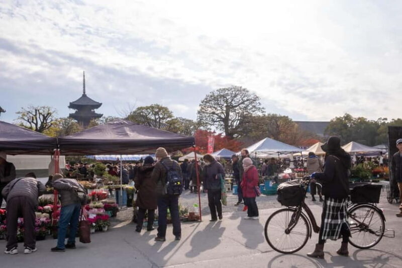 Kyoto: Chat & Treasure Hunt at To-ji Flea Market with Locals - Good To Know