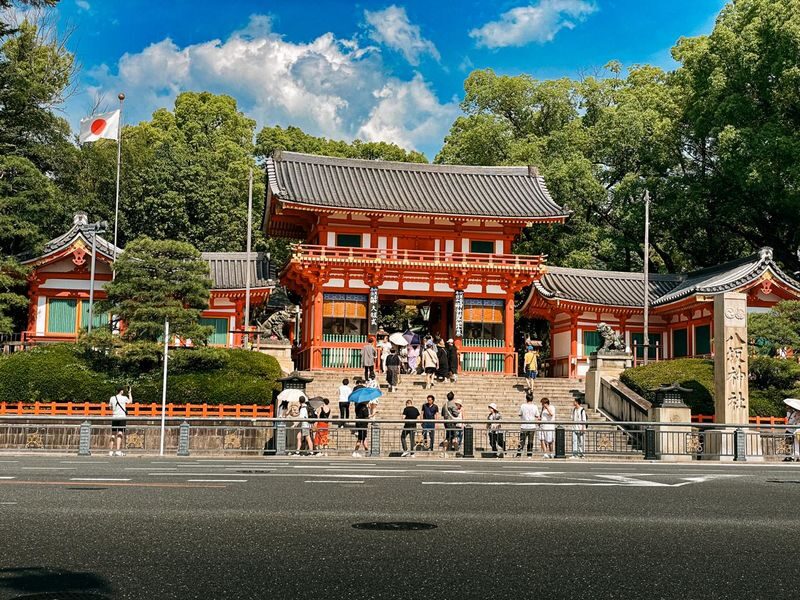 Kyoto: Gion and Geisha District Guided Walking Tour - Yasui Konpiragu and Hanamikoji-dori