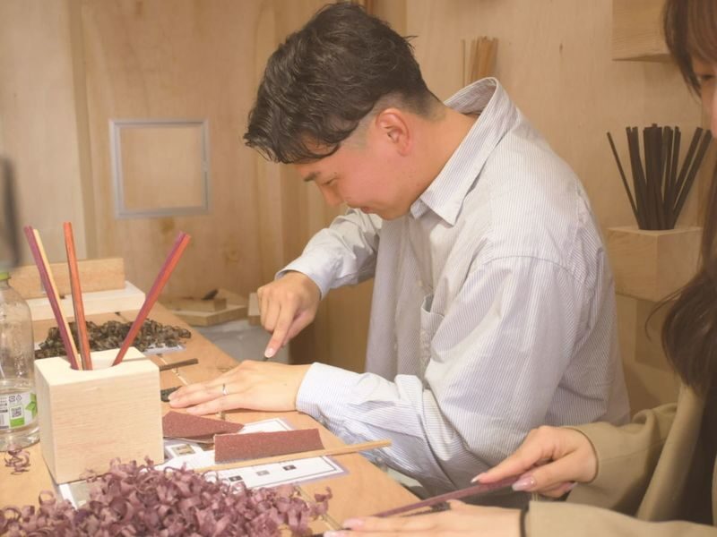 Kyoto Gion Chopsticks Crafting: 12 Woods & Engraving No Extra Fees - Getting to the shop and keeping to time
