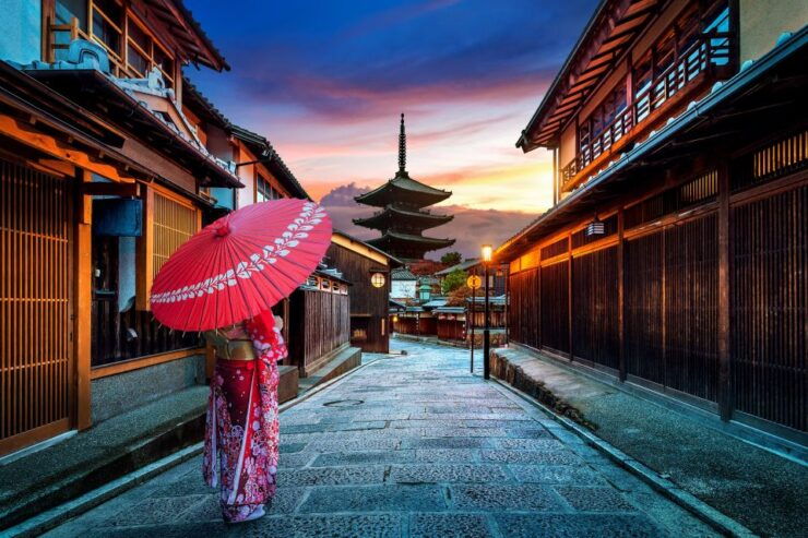 Kyoto: Gion District Guided Walking Tour at Night With Snack - Free Cancellation and Flexible Payment Options