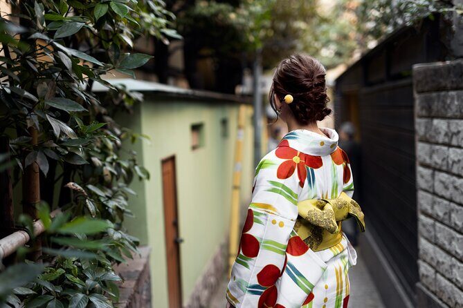 Kyoto Gion Geisha District Walking Tour - Exploring Kyoto’s Gion Geisha District: A Balanced Look at the Walking Tour