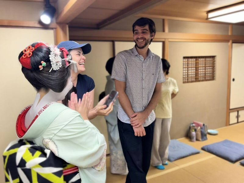 Kyoto Gion Geisha & Maiko Half-Day Walking Tour - Inside Gion’s Private World