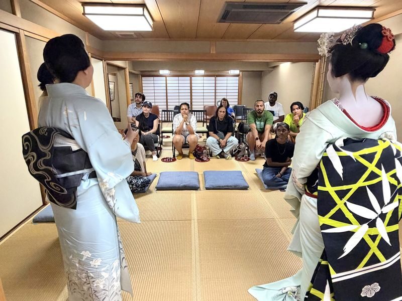 Kyoto Gion Geisha & Maiko Half-Day Walking Tour - A Dance, a Conversation, and Questions