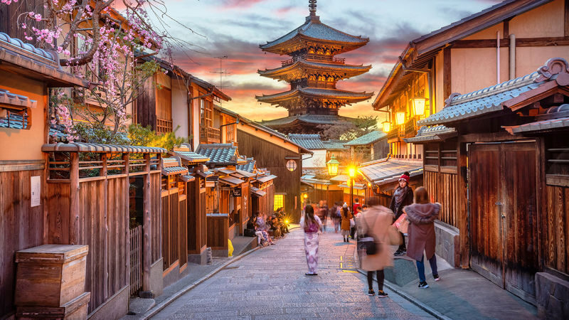 Kyoto: Gion Hidden Gems & Geisha Culture Tour - A walk from riverside Kyoto to the geisha district