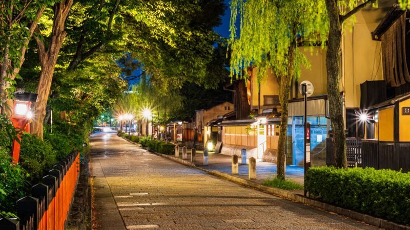 Kyoto: Gion Hidden Gems & Geisha Culture Tour - Choosing a time, language, and group style