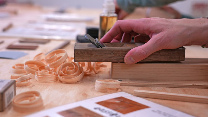 Kyoto: Gion Make Your Own Chopsticks with Engraving Option - Should you book the chopstick-making class?