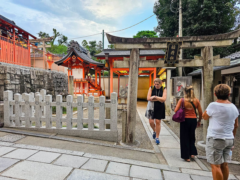 Kyoto Gion Night Guided Walking Tour (3 Hours) - Yasaka Shrine and the district’s beliefs