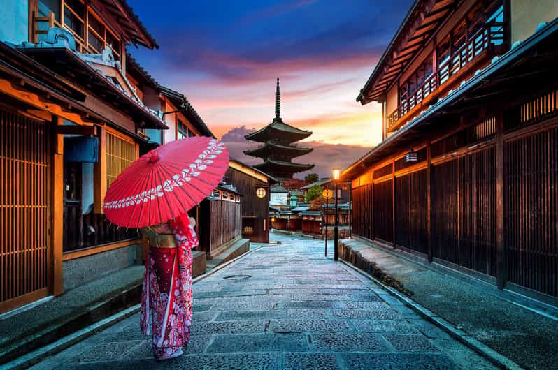 Kyoto: Gion Night Walking Tour with Local Guide - Good To Know