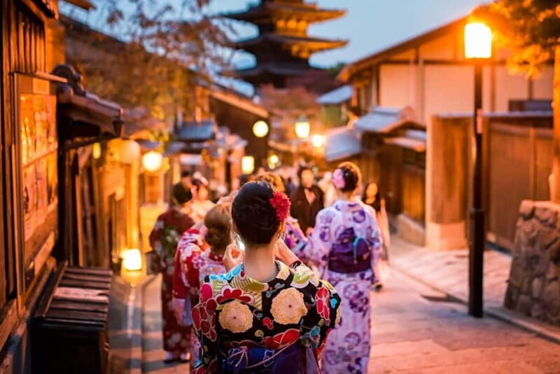 Kyoto: Gion Night Walking Tour with Local Guide - An Overview of the Experience