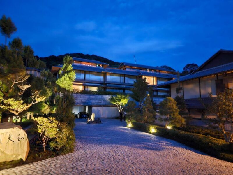 Kyoto: Gion Night Walking Tour with Local Guide - Is This Tour Worth the Price?