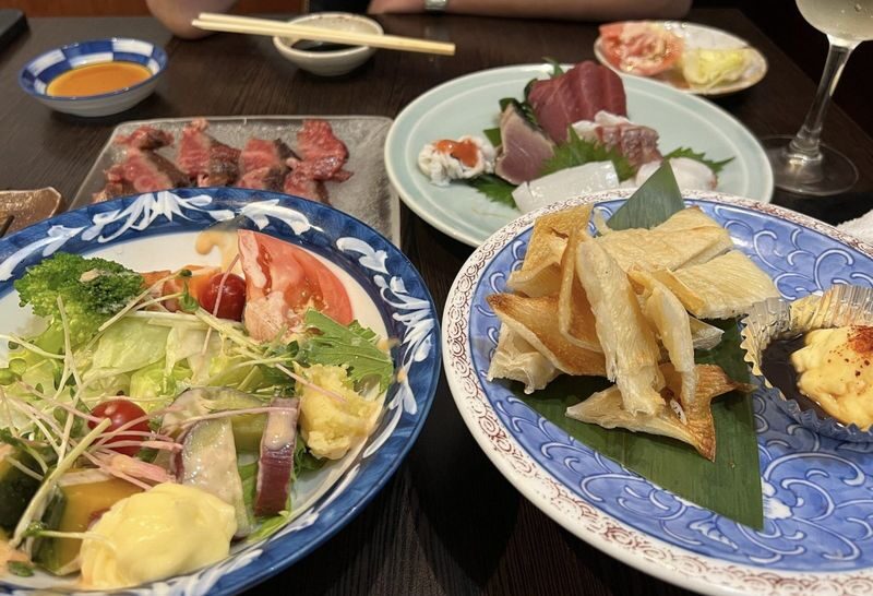 Kyoto: Gion & Pontocho Food Tour with 13 Dishes - Start at Yasaka Shrine as the lanterns come on
