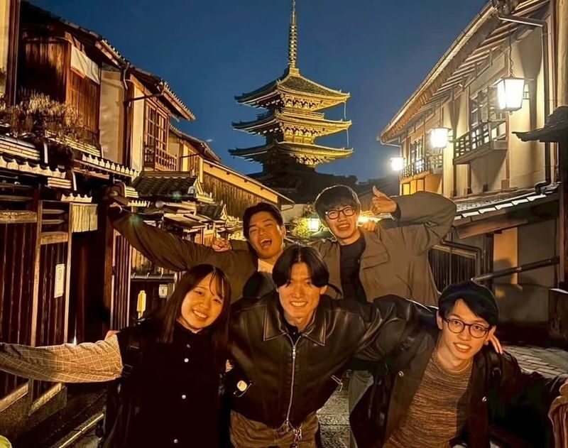 Kyoto Gion Small-Group Night Walk with Local Students - Gion’s lantern-lit lanes after sunset