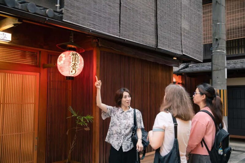 Kyoto: Gion World of the Geisha Guided Walking Tour - Starting Point and Duration