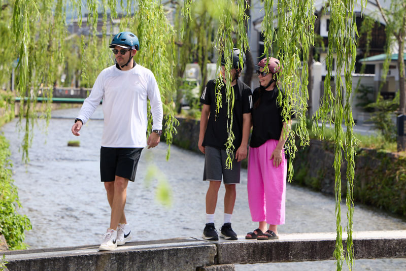 Kyoto Hidden Gems E-Bike Tour Through Backstreets & Temples - Ben’s role: history and group awareness