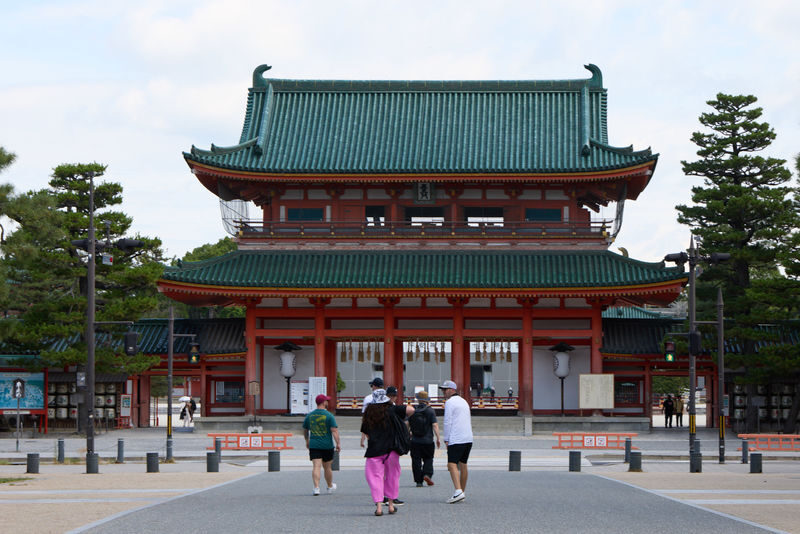 Kyoto Hidden Gems E-Bike Tour Through Backstreets & Temples - Power assist keeps the ride accessible