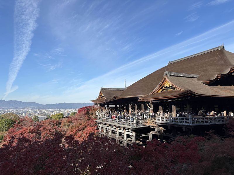 Kyoto Higashiyama Half-Day E-Bike Tour with UNESCO Sites - Meeting up and riding with confidence