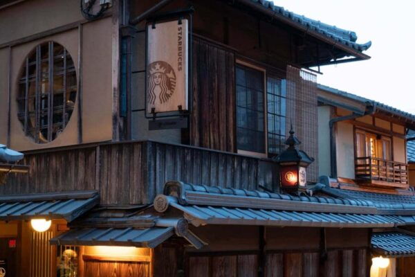 Kyoto: Higashiyama Highlights and Hidden Gems Walking Tour - Meeting Point Details