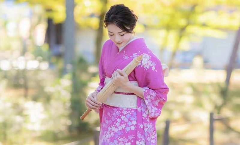 Kyoto Kimono Rental Experience (Optional Elegant Hairstyle/Japanese Makeup/Photography) (Ookini Kimono Rental Yasaka Shrine Gion Store) - Price is about what your package includes