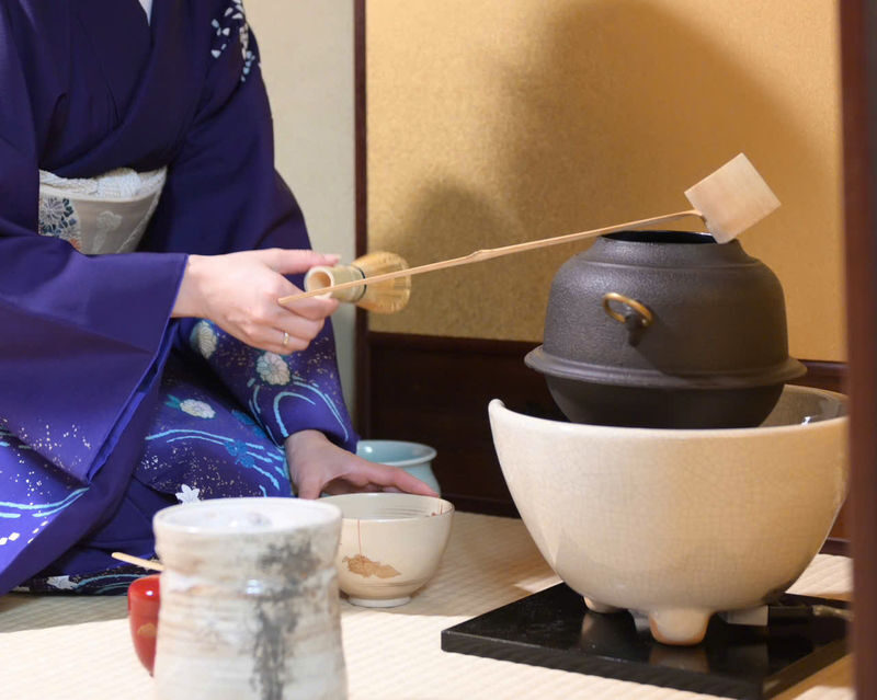 Kyoto: Kimono, Tea Ceremony with Japanese Garden and Studio - Choosing your outfit and getting dressed