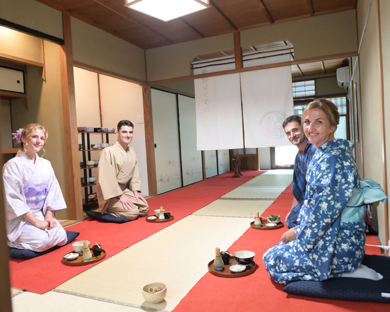 Kyoto: Kimono, Tea Ceremony with Japanese Garden and Studio - The garden and photo room are a useful first stop