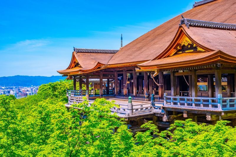 Kyoto Kinkaku-ji, Kiyomizu-dera, Fushimi Inari-taisha One-Day Tour - Guides, group pace and the bus