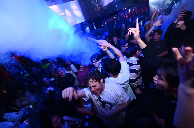 Kyoto: KITSUNE Nightclub Admission Ticket (For Foreign) - Who is likely to enjoy KITSUNE
