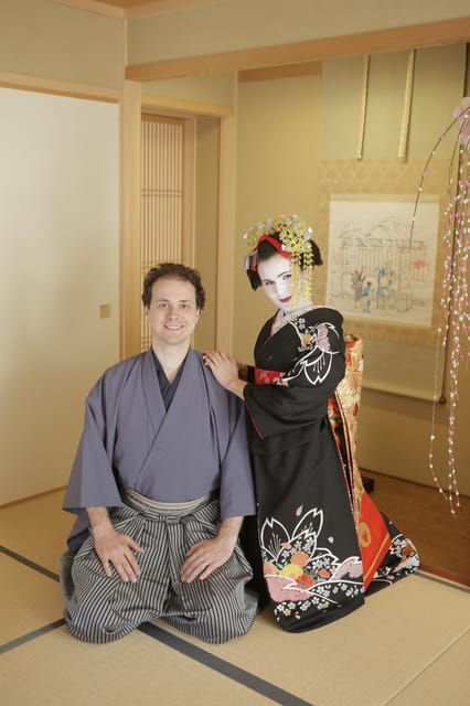 Kyoto Kiyomizu Temple : Maiko and Samurai Couple Photoshoot - Costume Selection Process