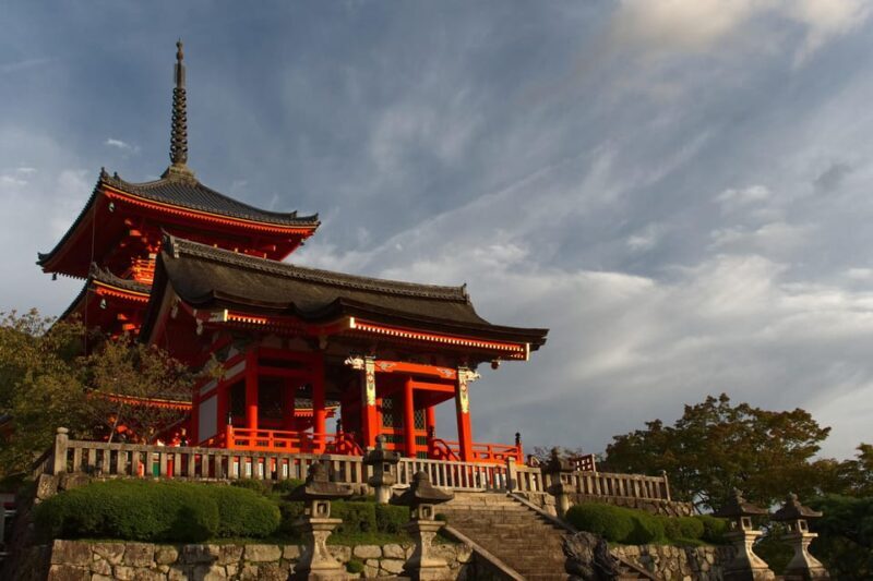 Kyoto: Kiyomizudera, Higashiyama and Yasaka Discovery Tour - Authentic Experiences and Insider Tips