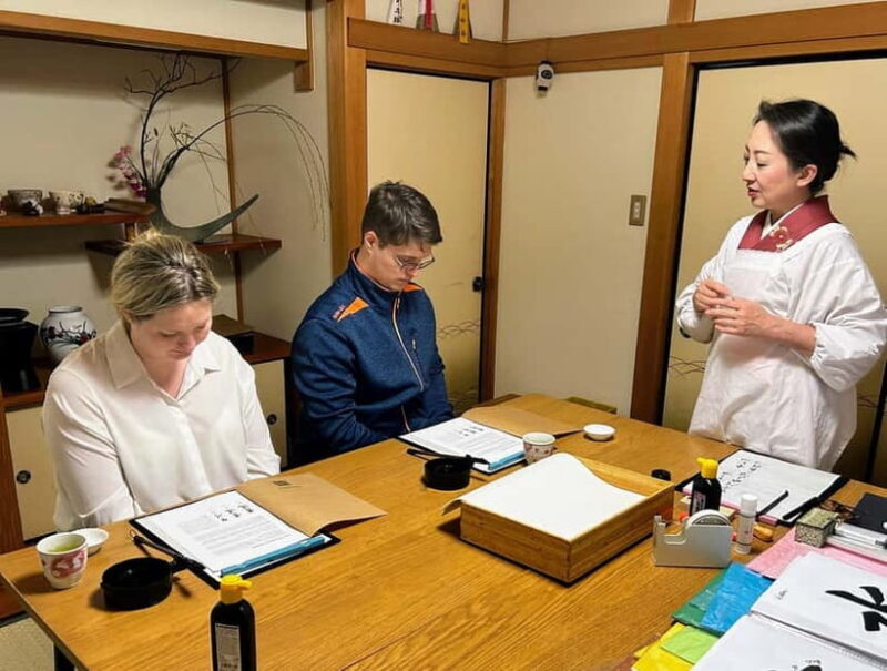 Kyoto: Local Home Visit and Japanese Calligraphy Class - Visiting a Kyoto Home: More Than Just a Tour