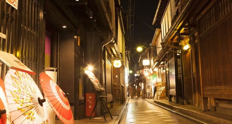Kyoto Night Food Tour with Local Chef - 13 Dishes & Sake - Who should book this Kyoto food walk?