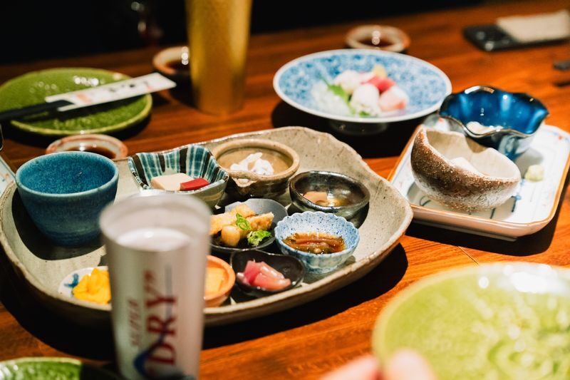 Kyoto Night Pub Crawl: Pontocho & Gion Hidden Alley Bars Tour - What the guide adds
