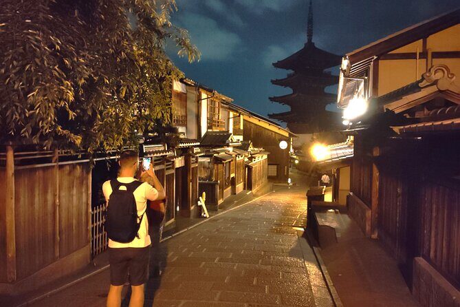 Kyoto: Night Stroll Through the Enchanting Gion District - Good To Know