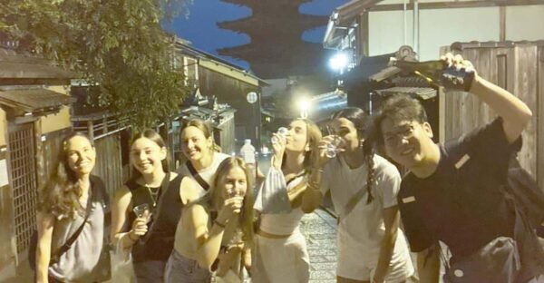 Kyoto: Nighttime Walking Tour in Gion Area With Sake in Hand - Experiencing Kyotos Rich Culture