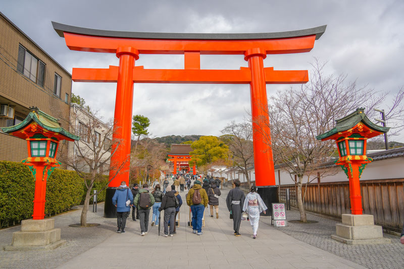 Kyoto: Nijo, Bamboo Grove, Golden Pavilion & Fushimi Inari Bus Tour - Kiyomizu-dera’s wooden terrace and hillside paths