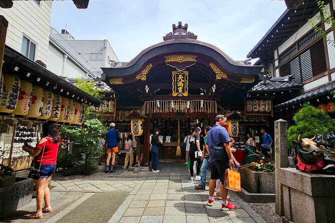 Kyoto Nishiki Market & Depachika: 2-Hours Food Tour With a Local - Depachika Food Halls