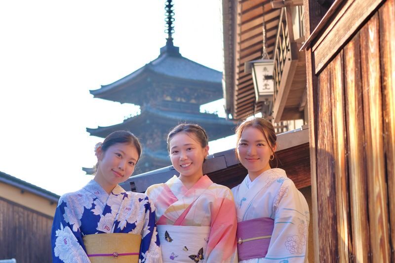 Kyoto Photography Tour (Yasaka Shrine, Yasaka Koshindo, Yasaka Pagoda, Kiyomizu-dera Temple) - Yasaka Shrine Is the Starting Point